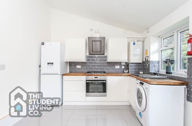 Queens Road East, Beeston, Nottingham - Image 2