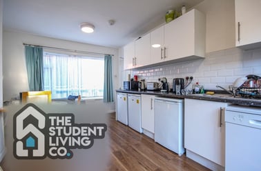 Alexandra Crescent , Beeston, Nottingham - Image 2