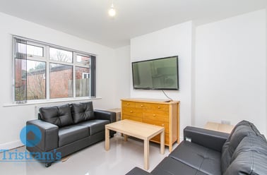 Clifton Boulevard, Nottingham - Image 3