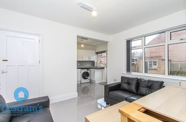 Clifton Boulevard, Nottingham - Image 2