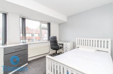 Lower Road, Beeston, Nottingham - Image 3