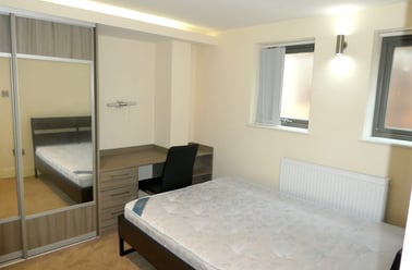 Park Crescent, Manchester - Image 3