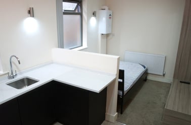 Park Crescent, Manchester - Image 3