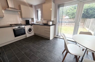 Denewell Avenue, Manchester - Image 3