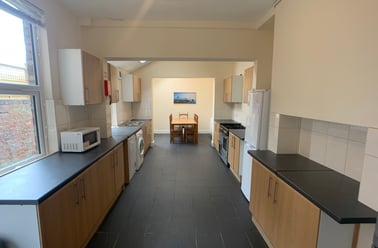 Feversham Crescent, Clifton, York - Image 2