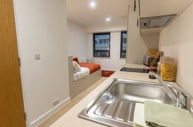 Penthouse Executive Studio, Telephone House, 15 West Bell Street, Near University, Dundee - Image 2