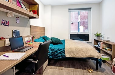 Classic Ensuite Penthouse, Coppergate, 17–18 The Kingsway, City Centre, Swansea - Image 2