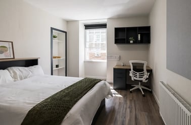 Standard Plus – 3 Bed, Lyon Street Terrace, 10 Lyon Street, City Centre, Dundee - Image 2