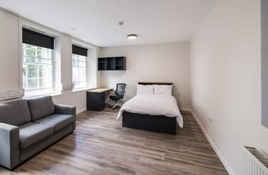 Deluxe – 2 Bed, Lyon Street Terrace, 10 Lyon Street, City Centre, Dundee - Image 3