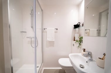 Deluxe Plus Studio - Dual Occupancy - PPPW, Valerian, 15 Foss Island, City Centre, York - Image 3