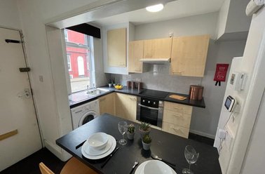 Glebe Avenue, Kirkstall, Leeds - Image 2