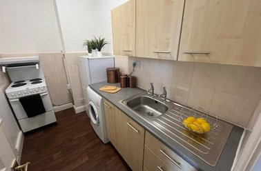 2 Regent Park Avenue, Rampart Road, Leeds - Image 3