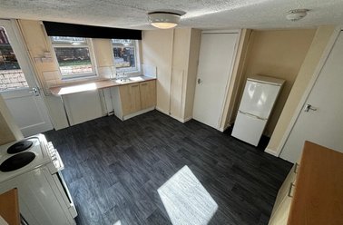Longroyd Grove, Clarence Dock, Leeds - Image 3