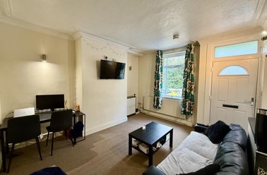 Station Parade, Kirkstall, Leeds - Image 2