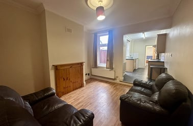 Knighton Fields Road East, Knighton, Leicester - Image 2