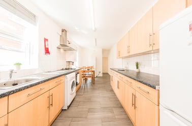 Knighton Fields Road East, Knighton, Leicester - Image 3