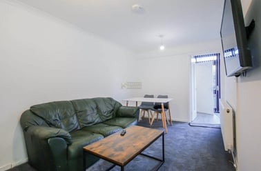 Bloomsbury Walk, Nechells, Birmingham - Image 2