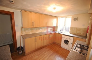 Hessle Place, Hyde Park, Leeds - Image 3