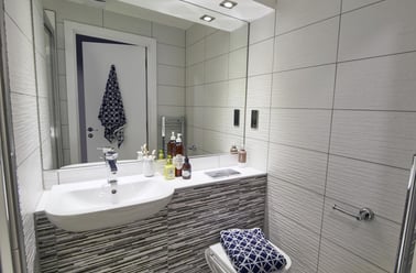 En-suite bathroom with shower