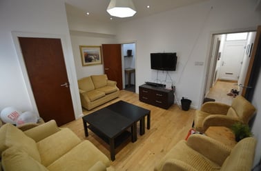 Wetherby Grove, Burley, Leeds - Image 3