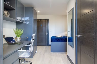 Deluxe Balcony Studio, The Residence, St Columbas Close, City Centre, Coventry - Image 2