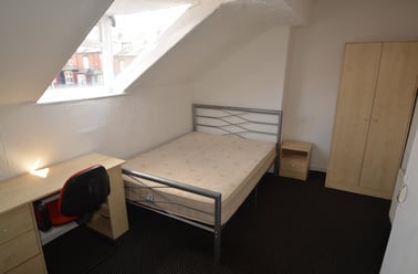 Brudenell Grove, Hyde Park, Leeds - Image 3