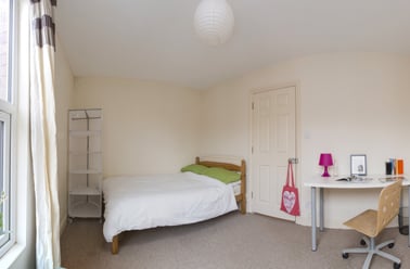 Oxford Street, City Centre, Loughborough - Image 3