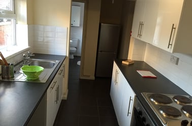 Oxford Street, City Centre, Loughborough - Image 3