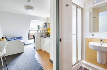 Bronze Studio, Fulham Palace Studios, 168-188 Fulham Palace Road, Hammersmith, London - Image 2