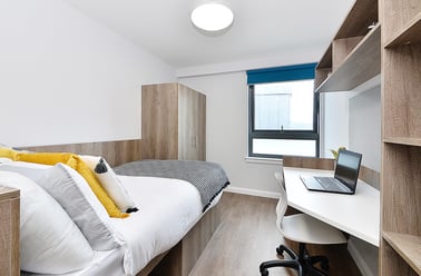 Attic Plus En Suite, The Mill House, 400 Gorgie Road, Gorgie, Edinburgh - Image 2