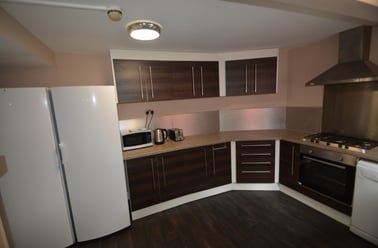 Brudenell Road, Hyde Park, Leeds - Image 2