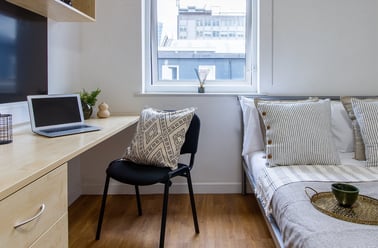 Platinum 2 Bed Apartment, Canalside, Lower Loveday Street, Central, Birmingham - Image 3