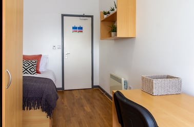 Bronze Single Room, Alexandra Hall, Victoria Terrace, Central, Aberystwyth - Image 2