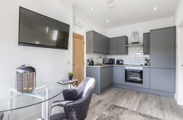 Knowle Mount, Burley, Leeds - Image 2