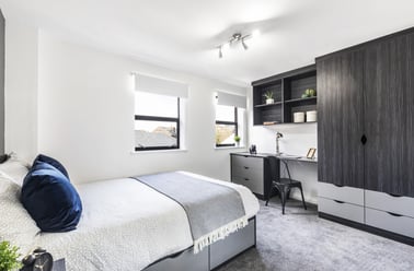 Queens Road, Hyde Park, Leeds - Image 3