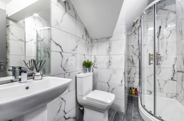 Queens Road, Hyde Park, Leeds - Image 3