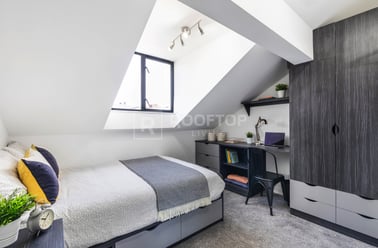 Queens Road, Hyde Park, Leeds - Image 3