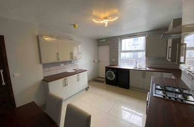 Brudenell Grove, Hyde Park, Leeds - Image 2