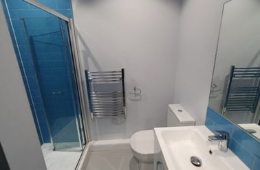 Gold Ensuite, Archer House, Castle Gate, Lace Market, Nottingham - Image 3