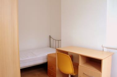 Avenue Road Extension, Knighton, Leicester - Image 3