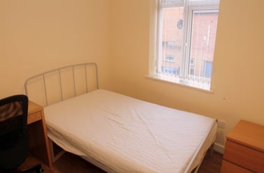 Queens Road, Clarendon Park, Leicester - Image 2