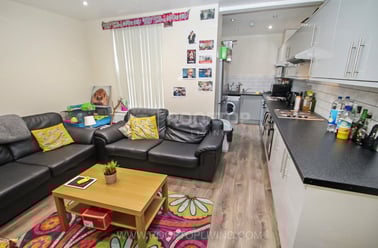 Hessle Mount, Hyde Park, Leeds - Image 2