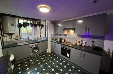 Brudenell Grove, Hyde Park, Leeds - Image 2