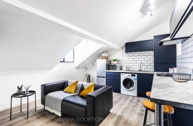 Queens Road, Hyde Park, Leeds - Image 3