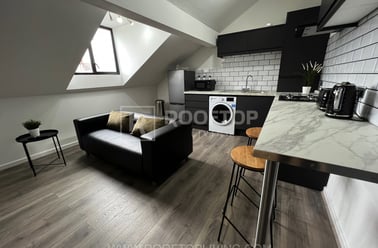 Queens Road, Hyde Park, Leeds - Image 3