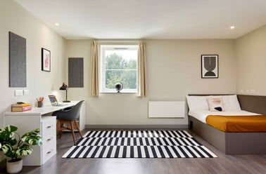 Premium 2 En-suite, Saw Mill, King's Mill Lane, City Centre, Huddersfield - Image 2