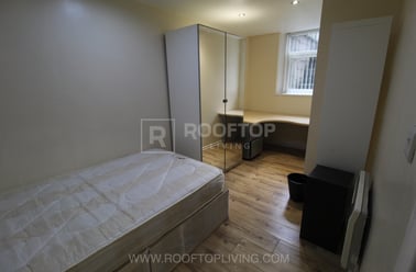 Moorland Avenue, Hyde Park, Leeds - Image 3