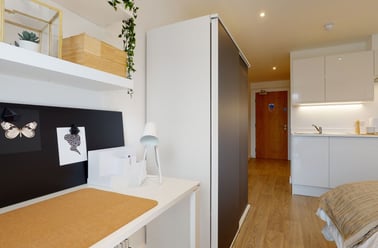 Classic Studio, One London Road, London Road, Keele University School Of Medicine, Newcastle under Lyme - Image 2