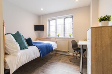 Victoria Court Mews, Hyde Park, Leeds - Image 3