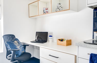 Bronze Plus Studio, Fulham Palace Studios, 168-188 Fulham Palace Road, Hammersmith, London - Image 3